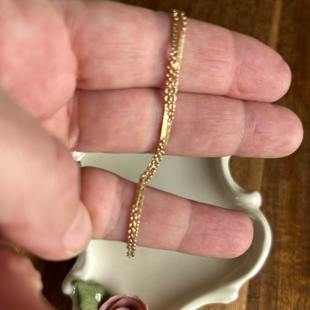 Elegant Gold Chain Necklace - Picture 4 of 4